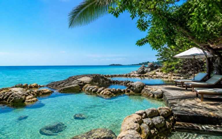 Pousadas com piscinas naturais no Brasil: hospedagens perfeitas para relaxar entre mar e natureza