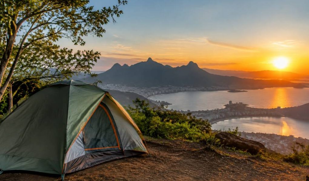 Acampamento no rio de janeiro: melhores lugares para acampar e dicas essenciais